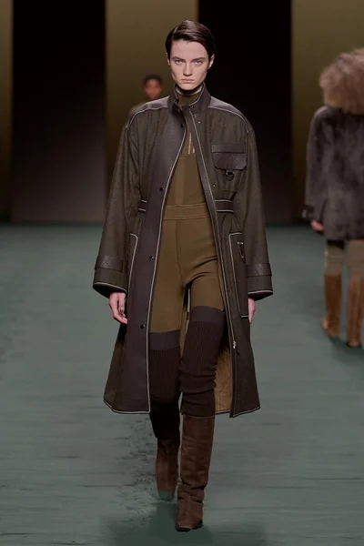 Look 52